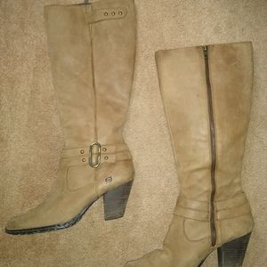 Born - distressed brown leather - Size 9